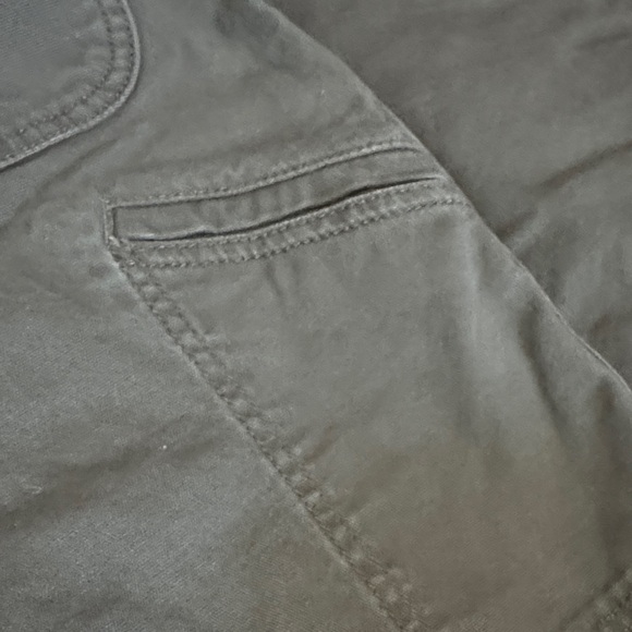 Carhartt Men's Olive Green Flat Front Shorts - Picture 3 of 4